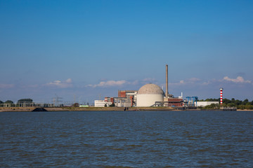 Kraftwerk an der Elbe
