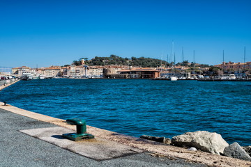 Saint Tropez mit Hafenbecken, Frankreich