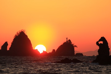 西伊豆　大田子海岸の夕日（春分の頃）