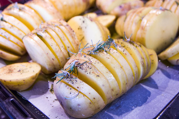 baked potatoes with rosemary and oil