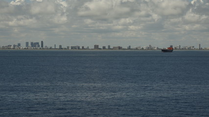 Fototapeta na wymiar Panorama - Miami in the distance
