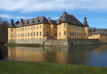 Fototapeta na wymiar Yellow german castle Schloss Dyck in Juechen