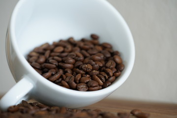 Kaffeetasse mit Kaffeebohnen