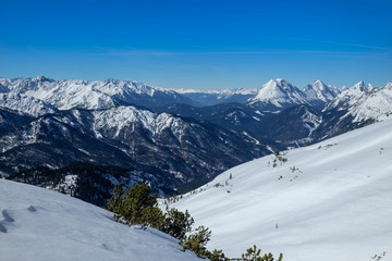 Fototapeta na wymiar Winterliches Panorama zur Hohen Munde