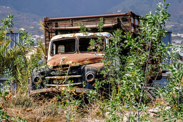 camion abandonado