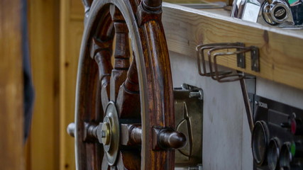 10510_The_steering_wheel_of_the_old_boat_vessel.jpg