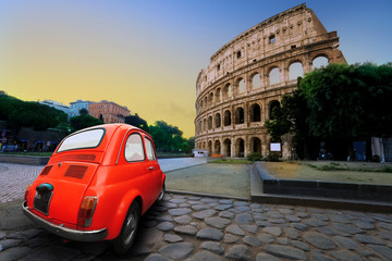 Old car in the background of the Colosseum in Rome - obrazy, fototapety, plakaty
