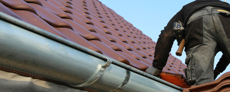 Tiling a roof (Panoramic image)