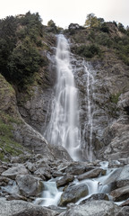 Fototapeta na wymiar Wasserfall mit Bachlauf, Partschins, Südtirol