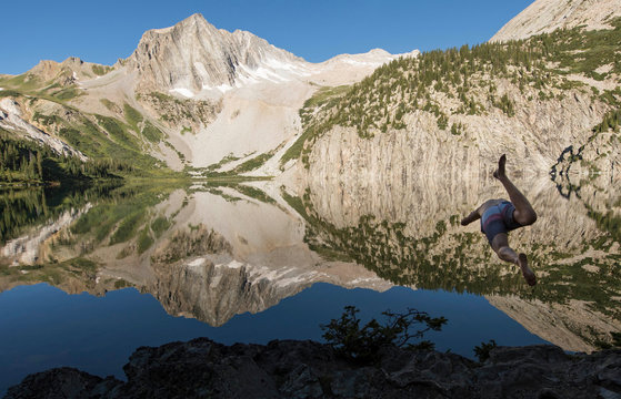 Man diving into Snowmass Lake, Maroon Bells Snowmass Wilderness, Aspen, Colorado, USA