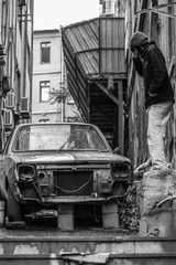Fototapeta na wymiar abandoned car
