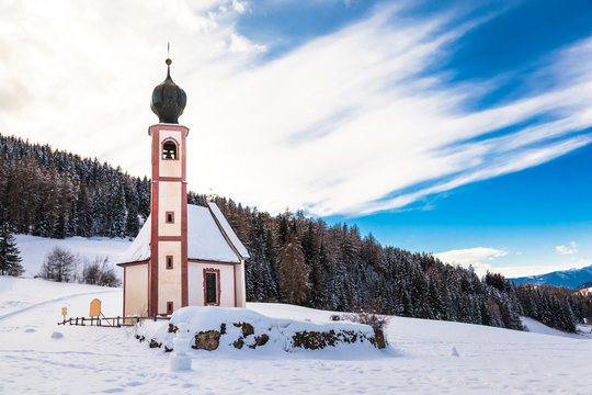 Italy, Trentino Alto-Adige, Val di Funes, Santa Maddalena, San Giovanni in Ranui chapel on a sunny winter day