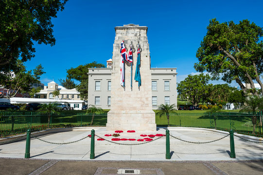 Bermuda, Hamilton, World war memorial in front of the cabinet building