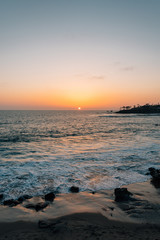 Fototapeta na wymiar Sunset over the Pacific Ocean in Laguna Beach, Orange County, California