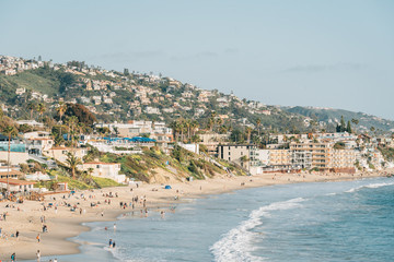 Fototapeta na wymiar View of the beach and hills from Heisler Park, in Laguna Beach, Orange County, California