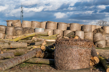 Im Freien gelagerte Strohballen