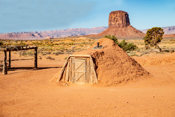 A hogan built by the Arapaho Natives of Monument Valley National Park. - obrazy, fototapety, plakaty