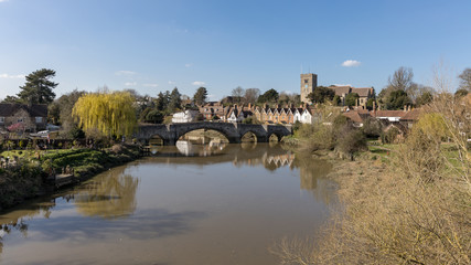 Fototapeta na wymiar AYLESFORD, KENT/UK - MARCH 24 : View of the 14th century bridge and St Peter's church at Aylesford on March 24, 2019