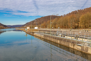 Fototapeta premium Schleuse des Main Donau Kanals bei Kelheim, Bayern, Deutschland