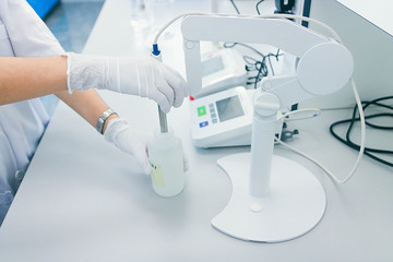 Scientists working at the laboratory are experimenting with chemical drops in the glass - images. 