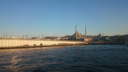 Fototapeta premium Ortakoy mosque and Bosphorus bridge, Istanbul, Turkey.