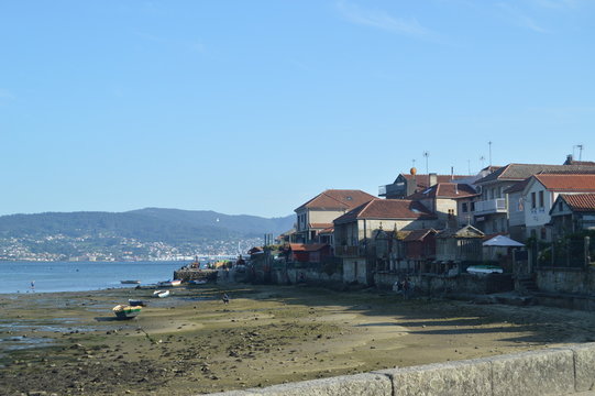Beautiful Views Of The Horreos And Houses With The Low Tide In Combarrro. Nature, Architecture, History, Street Photography. August 19, 2014. Combarro, Pontevedra, Galicia, Spain.