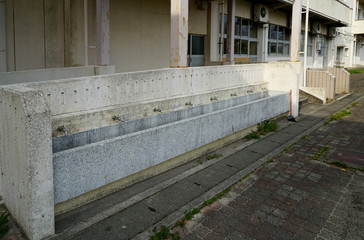 日本の小学校、閉鎖された小学校、少子化により閉鎖された小学校校舎と手洗い場