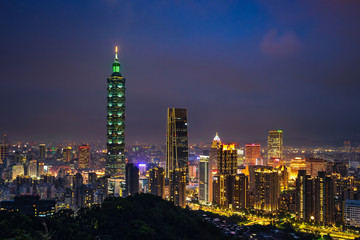 Fototapeta na wymiar Taipei skyline at twilight time.
