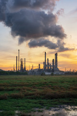 Fototapeta na wymiar Oil refinery at sunset..