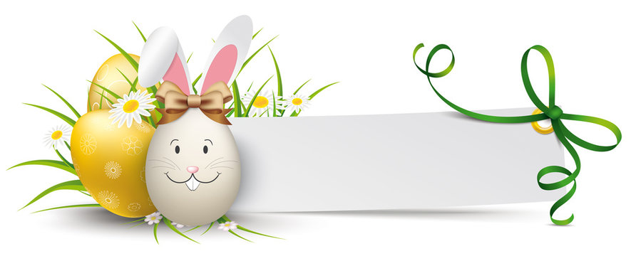 Papierzettel mit gr&uuml;nen Schleife und Ostereiern mit einem Osterhasen