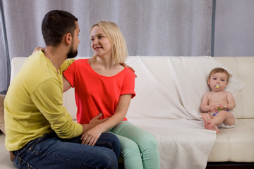 a man and a woman does not want to have children. Husband and wife sit on the couch and give up the child. The child with a puzzled look to his parents. Childfree