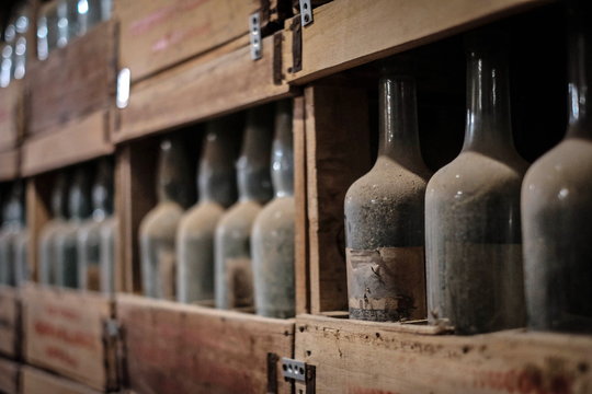 Cantina Bilder Durchsuchen 7,960 Archivfotos, und