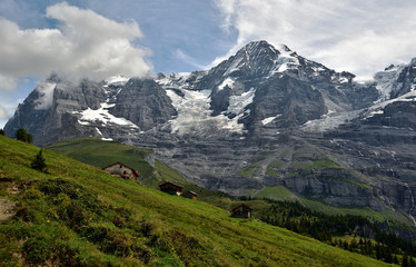 Schweizer Gebirgslandschaft mit der Jungfrau
