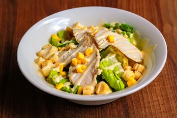 Ensalada con pollo asado