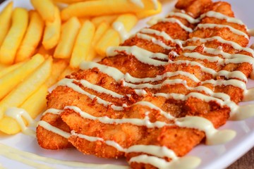 Filete empanado con patatas