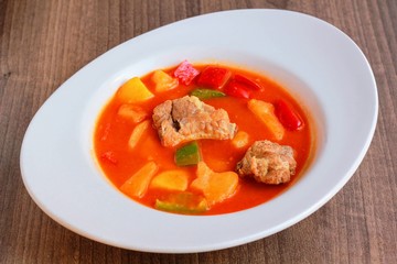 Estofado de costillas con patatas