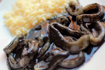 Calamares en su tinta y arroz