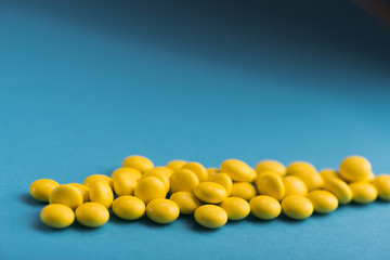 Medical yellow round pills