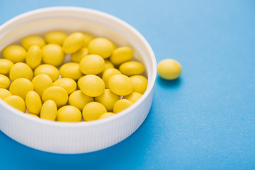 Medical yellow round pills