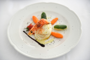 piatti a base di pesce serviti in un ristorante