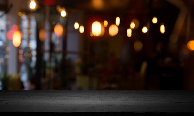 Fototapeta premium blurred background of bar and dark brown desk space of retro wood