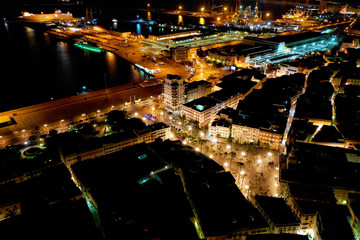 Luftbilder von Cadiz bei Tag und bei Nacht