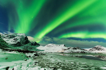 Fototapeta na wymiar Aurora borealis landscape
