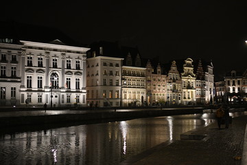 Fototapeta na wymiar Buildings at night in Ghent