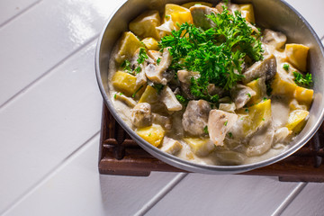 Fried potatoes with chicken, mushroom sauce and onion