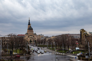 Obraz premium Kharkiv, Ukraine: The Annunciation Cathedral is the most important Orthodox church of Kharkiv. The candy striped cathedral features a pentacupolar Neo-Byzantine structure with an 80 m bell tower
