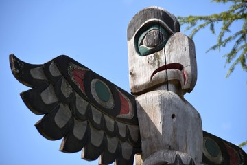 ト－テム　Totem pole