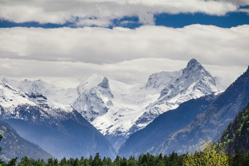 Fototapeta premium beautiful view of the Caucasus Mountains