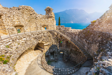 Riva del Garda, Blick von der Burgruine Il Bastione auf den Gardasee, Italien, Trient, Italien