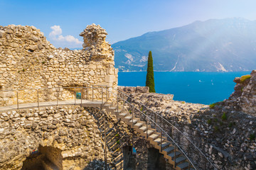 Riva del Garda, Blick von der Burgruine Il Bastione auf den Gardasee, Italien, Trient, Italien